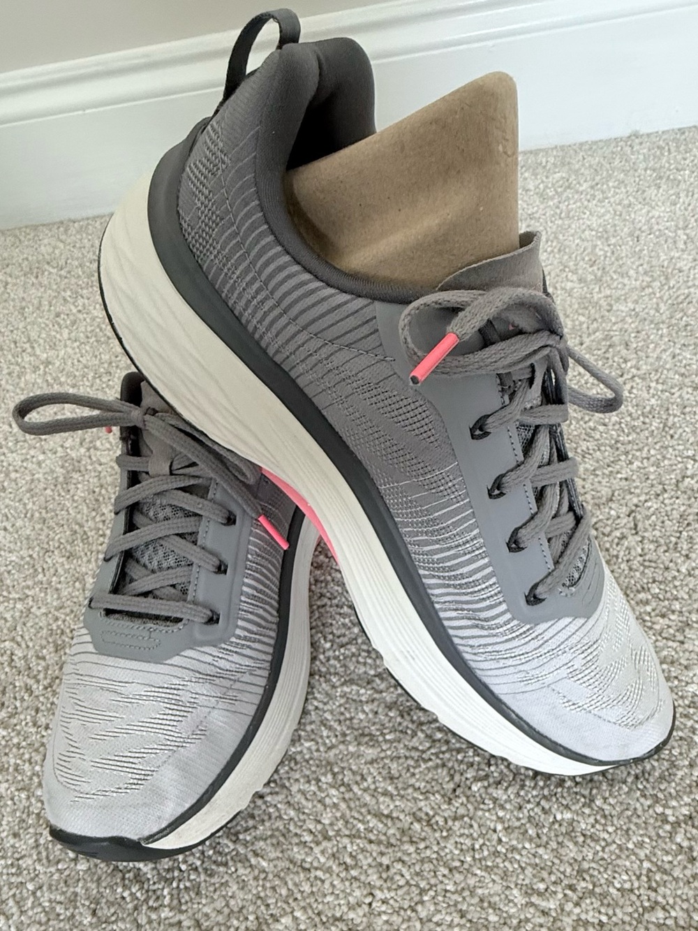 Skechers Women's Max Cushioning Arch Fit - Delphi Running Shoes size 11